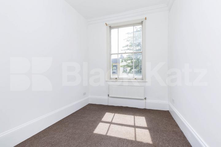 5 double bedrooms 2 bathrooms and garden within a period house  Windsor Road, Holloway